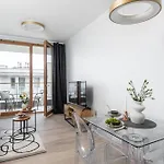 Superapart Domaniewska 120 - Parking